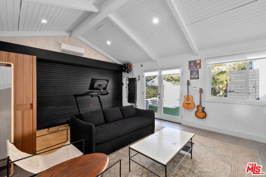 1009 Vernon Ave