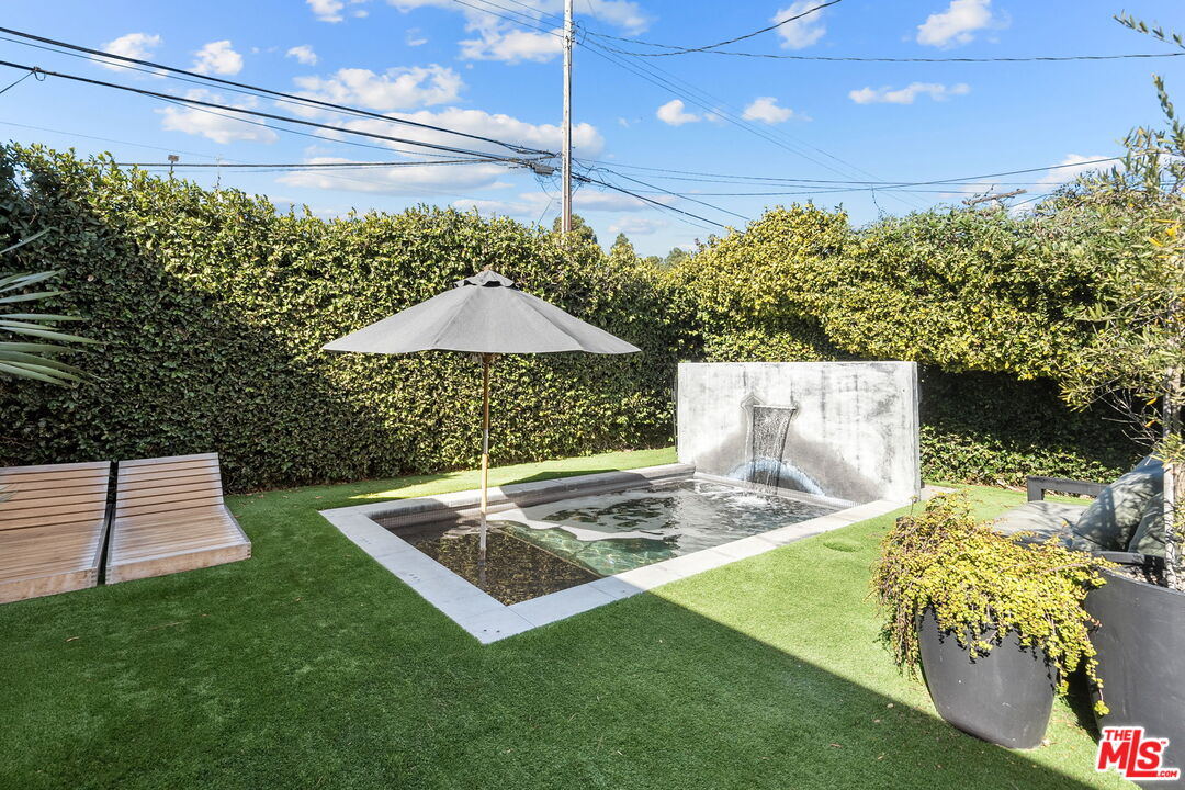 1009 Vernon Ave