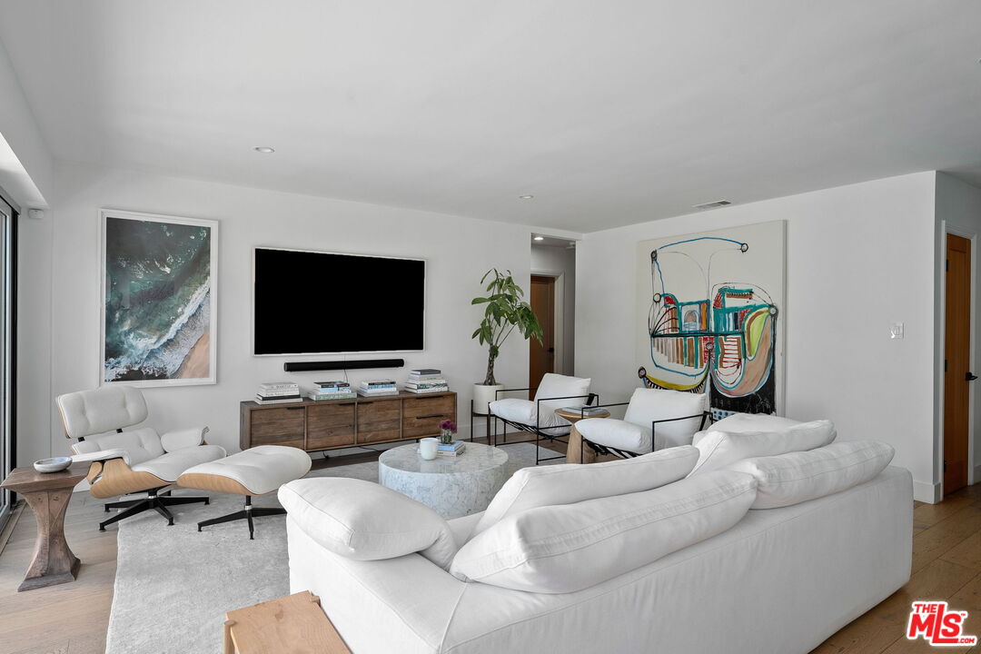 1009 Vernon Ave