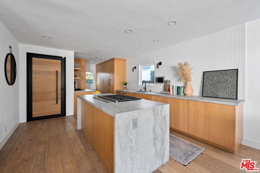 1009 Vernon Ave
