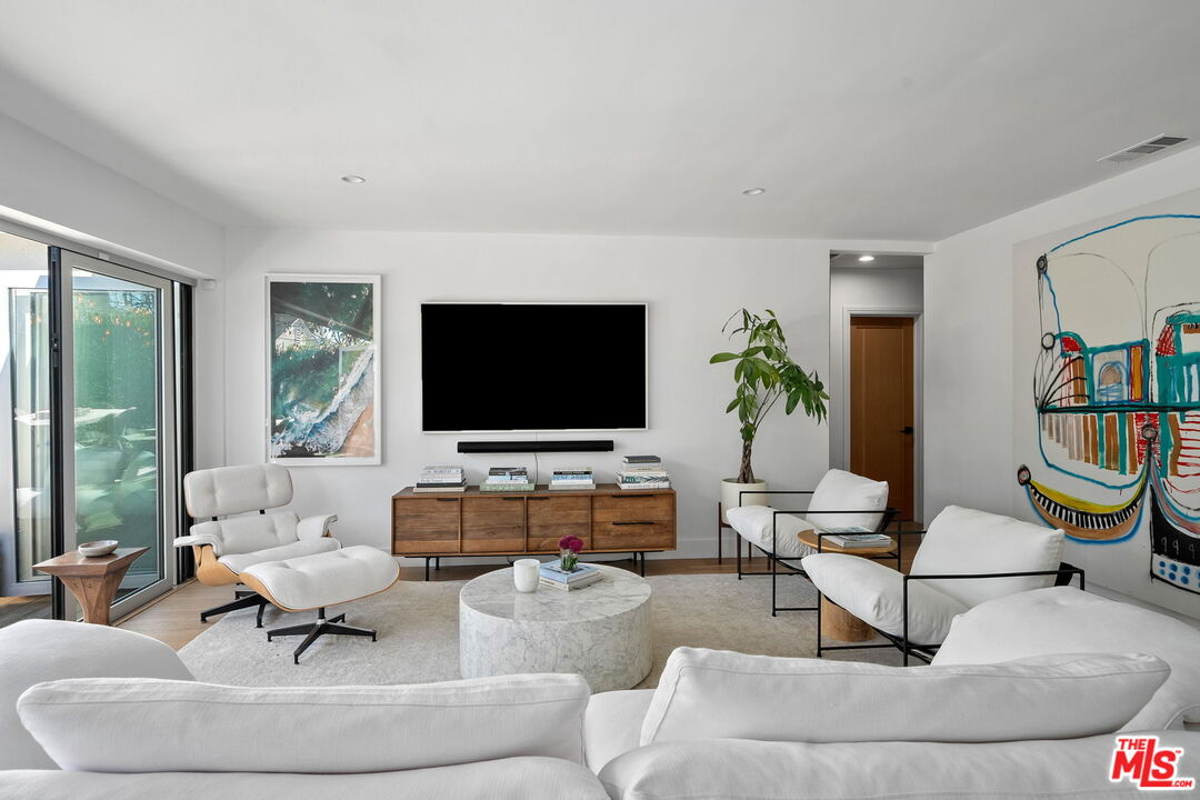 1009 Vernon Ave