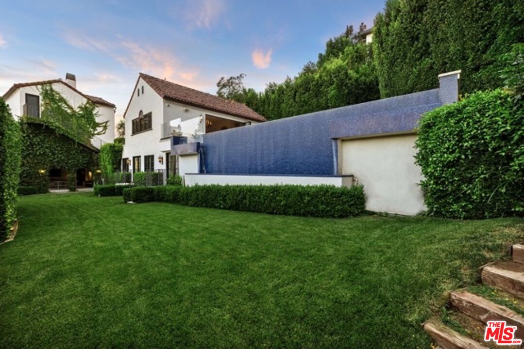 8159 Hollywood Blvd