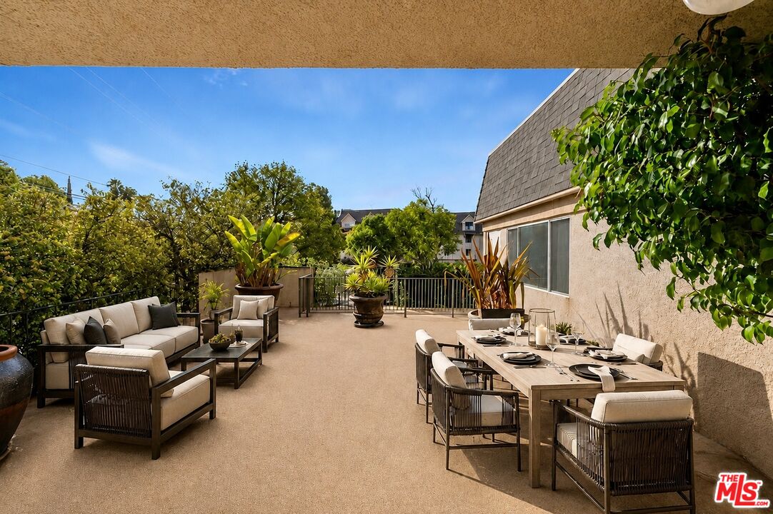 2385 Roscomare Rd Unit: D17