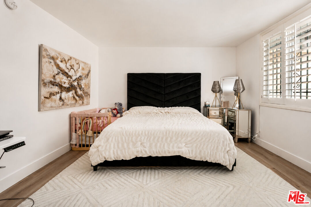 2385 Roscomare Rd Unit: D17