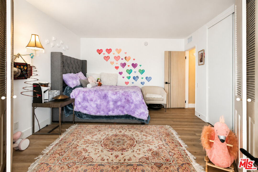 2385 Roscomare Rd Unit: D17