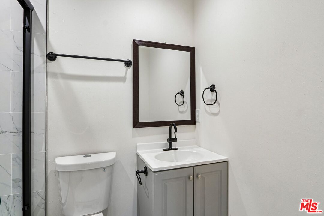 8012 Irvine Ave