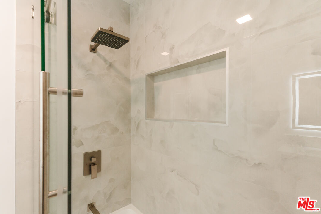655 N La Fayette Park Pl