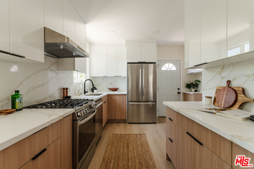 655 N La Fayette Park Pl