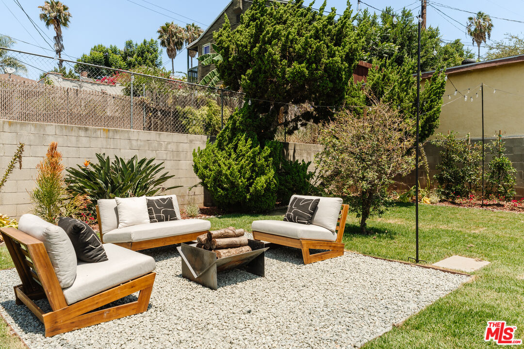 655 N La Fayette Park Pl