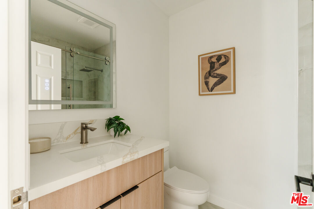 655 N La Fayette Park Pl