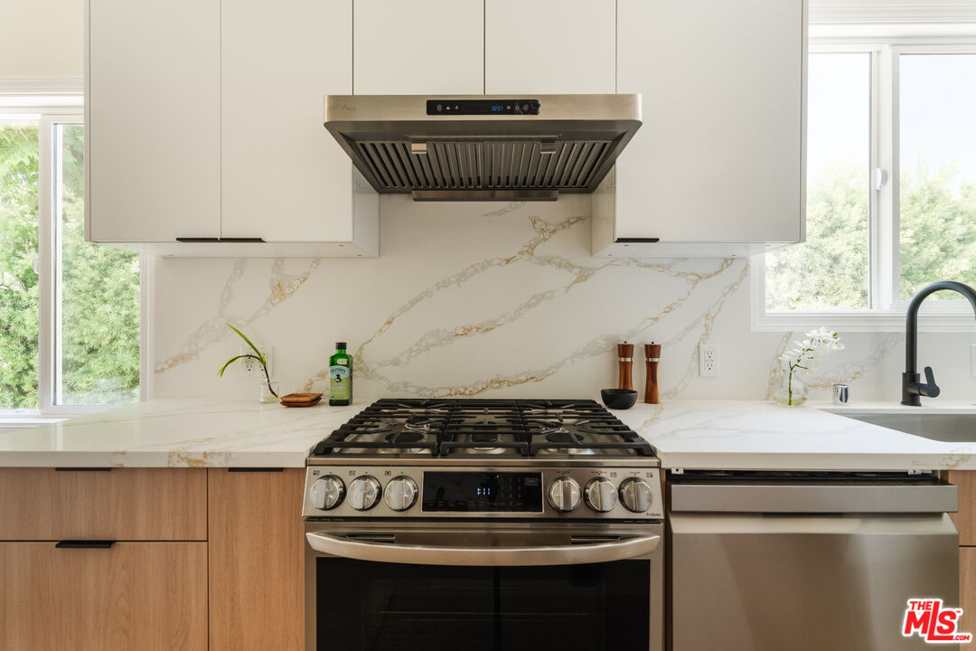 655 N La Fayette Park Pl