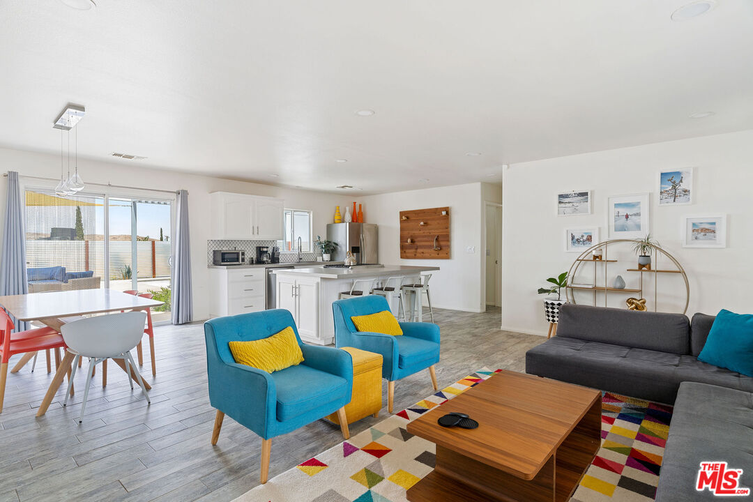 61602 La Jolla Dr