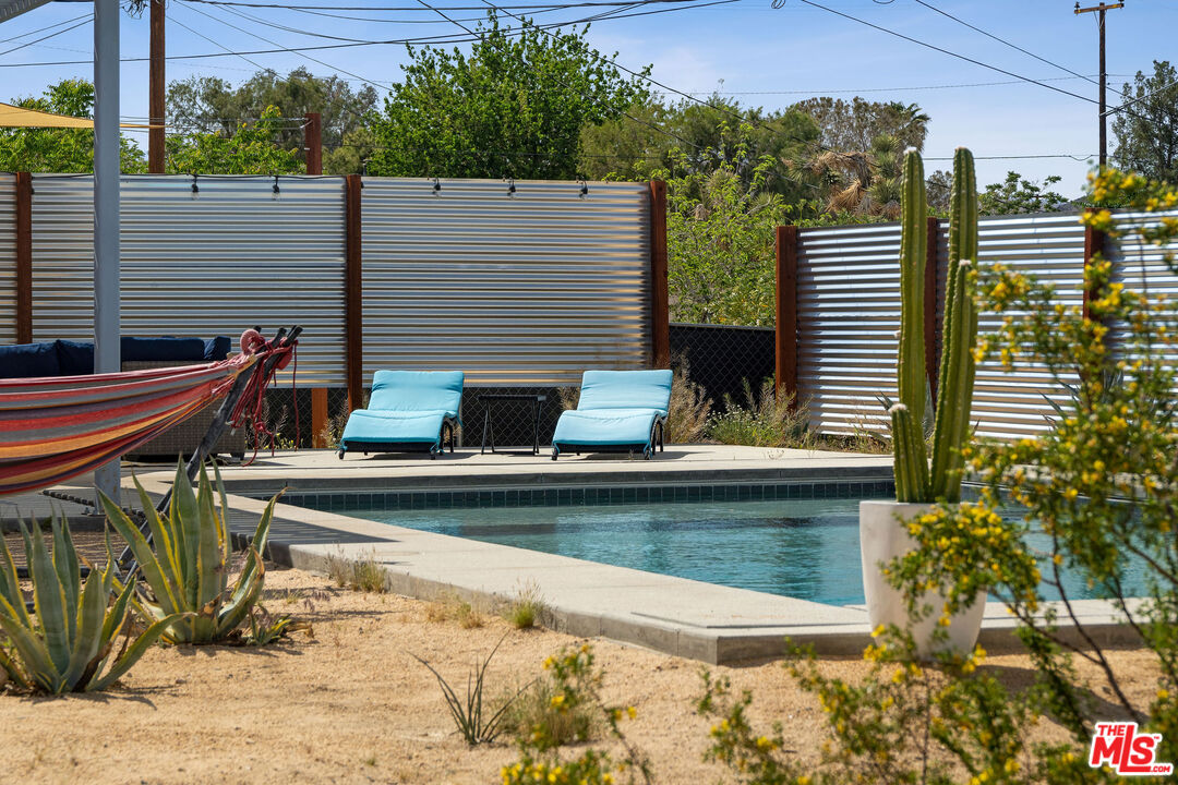 61602 La Jolla Dr
