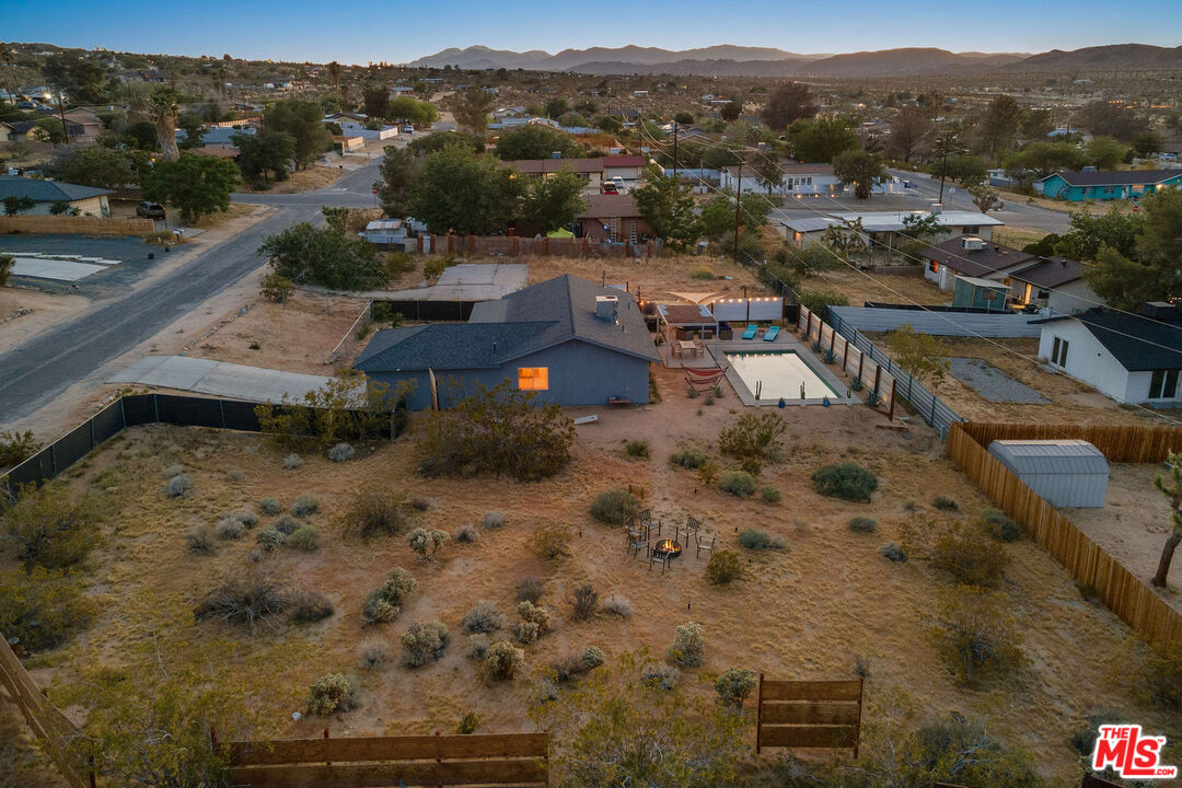 61602 La Jolla Dr
