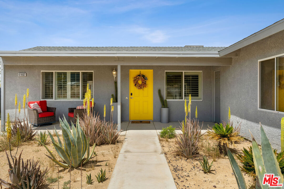61602 La Jolla Dr