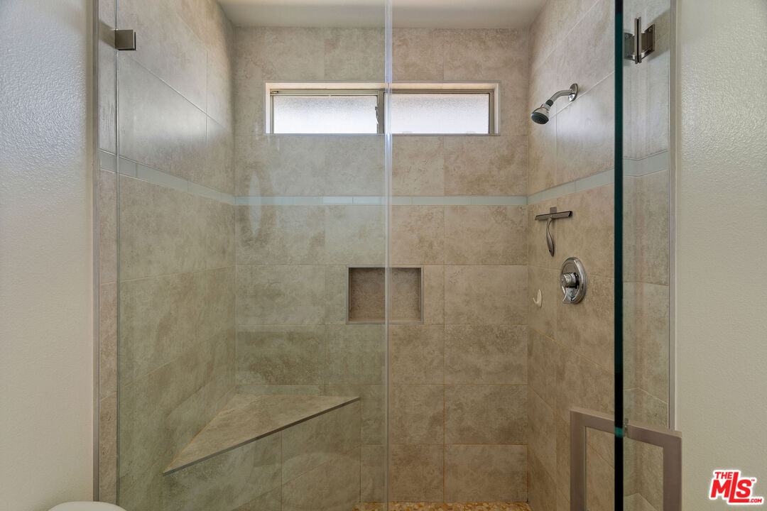 61602 La Jolla Dr