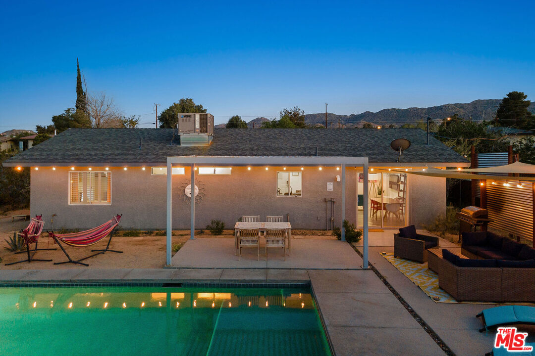 61602 La Jolla Dr