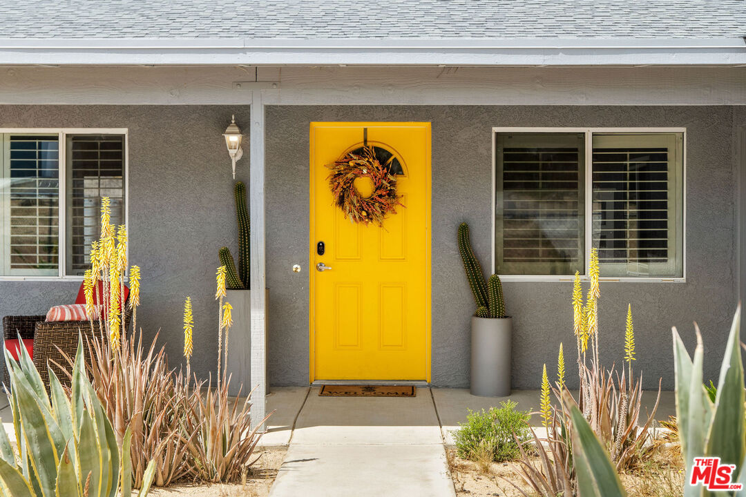 61602 La Jolla Dr