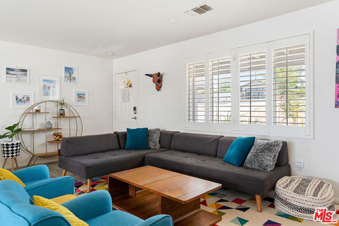 61602 La Jolla Dr
