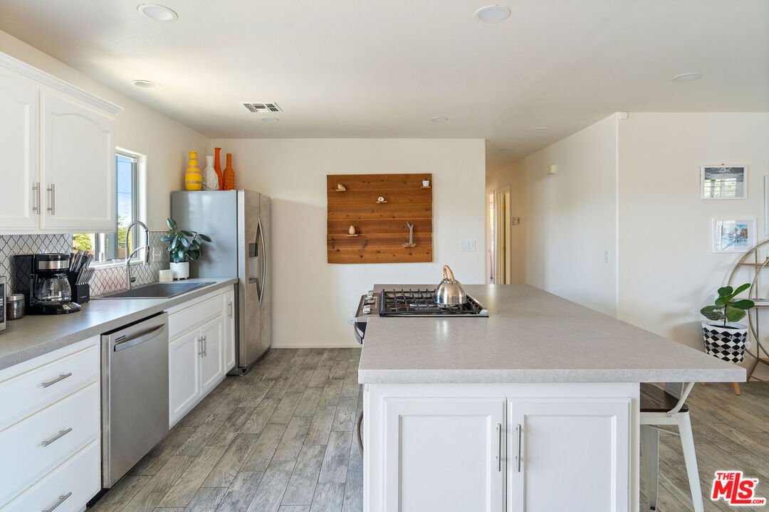 61602 La Jolla Dr