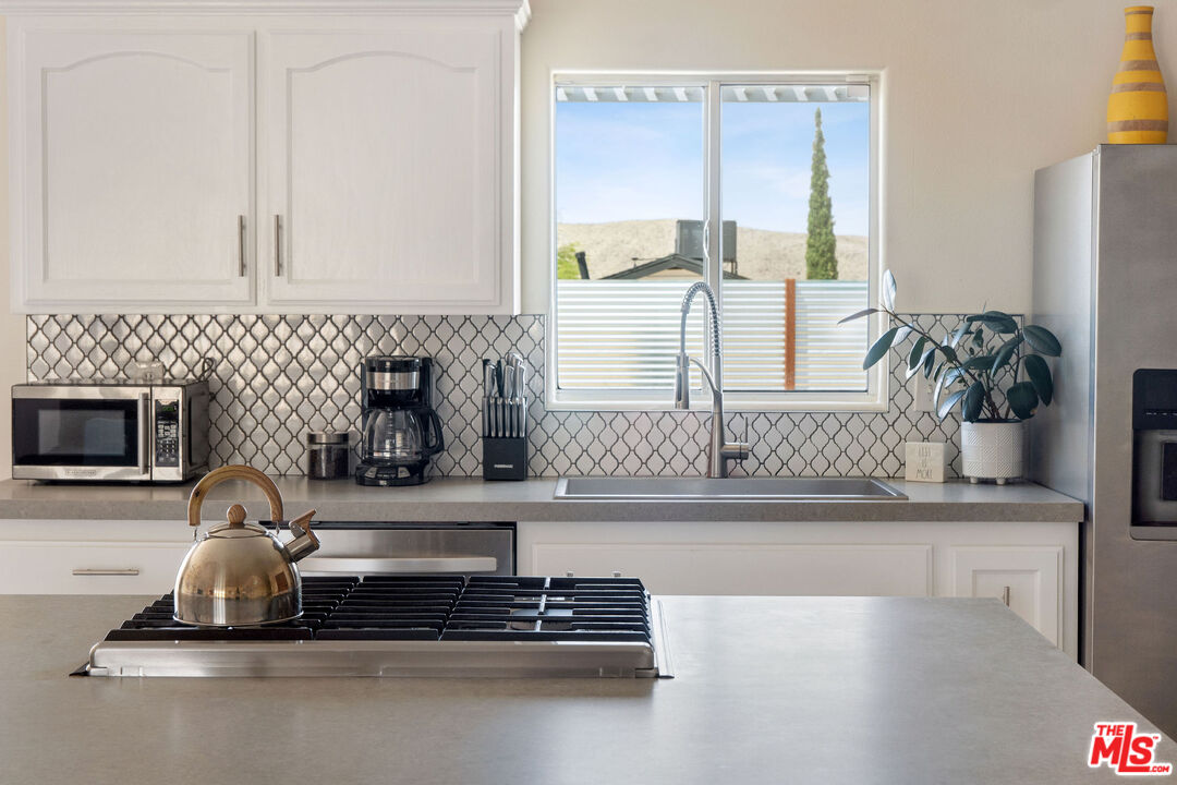 61602 La Jolla Dr