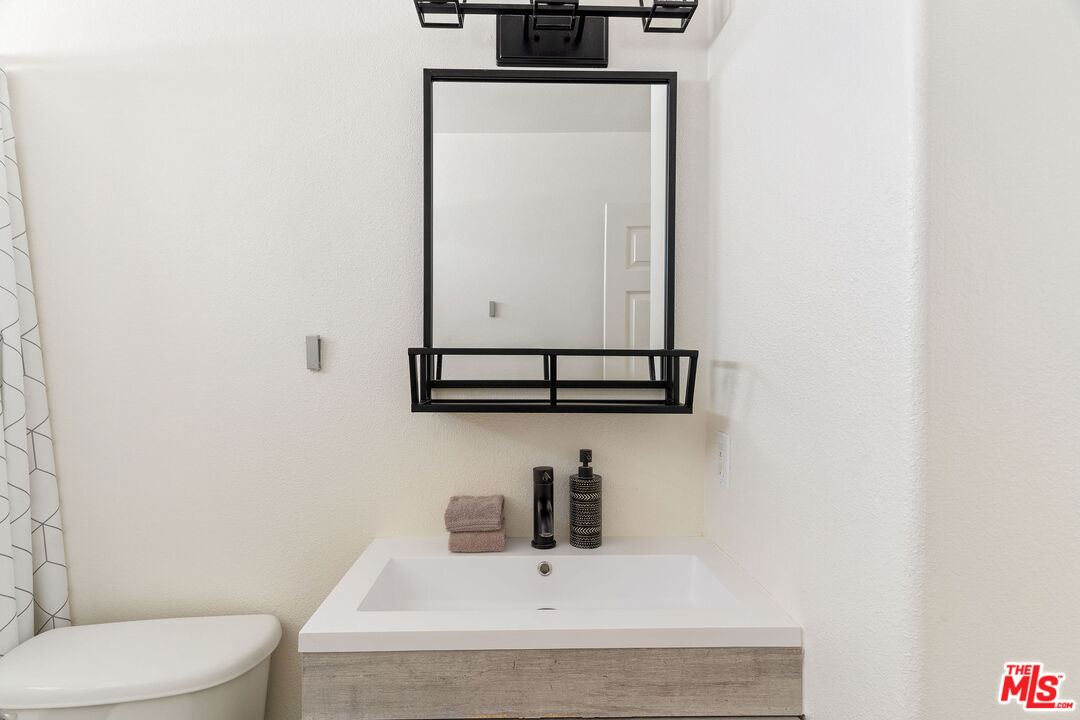 61602 La Jolla Dr
