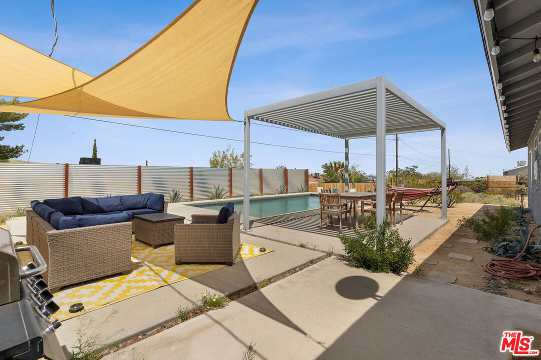 61602 La Jolla Dr
