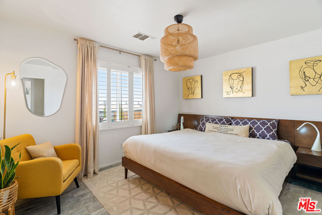61602 La Jolla Dr