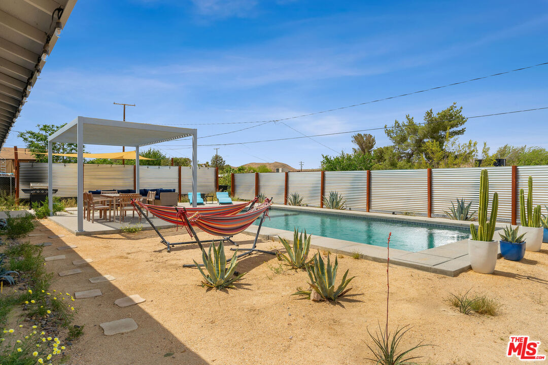 61602 La Jolla Dr