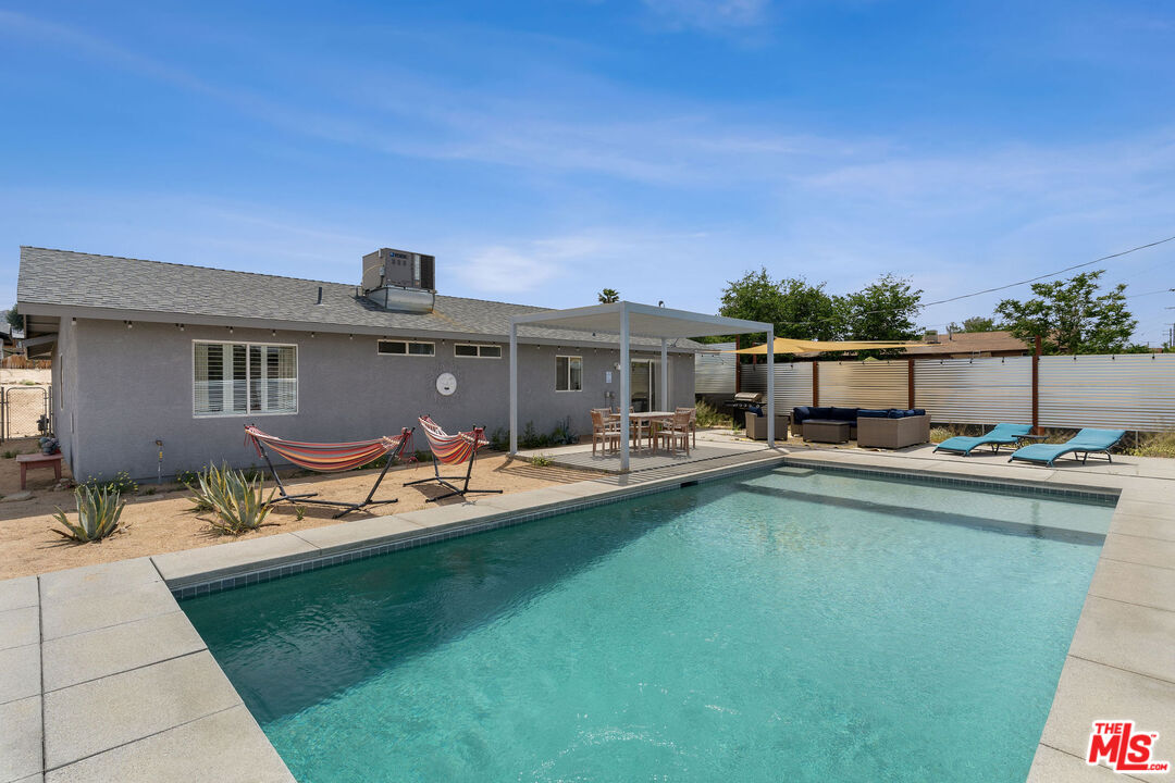 61602 La Jolla Dr