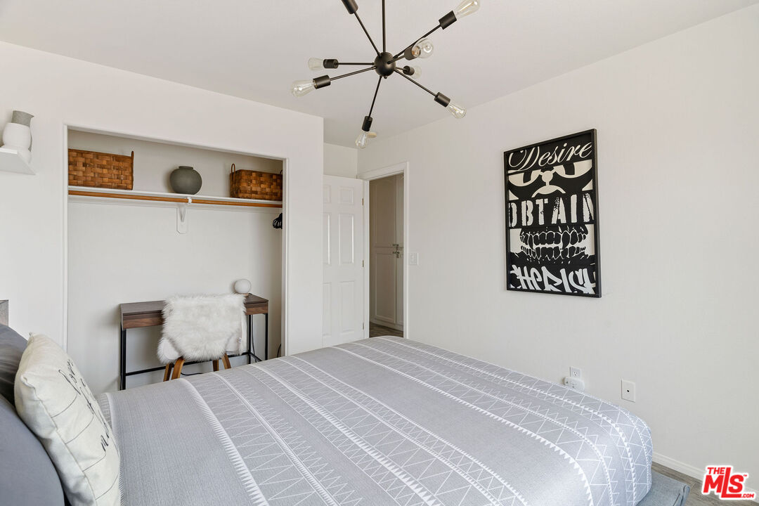 61602 La Jolla Dr