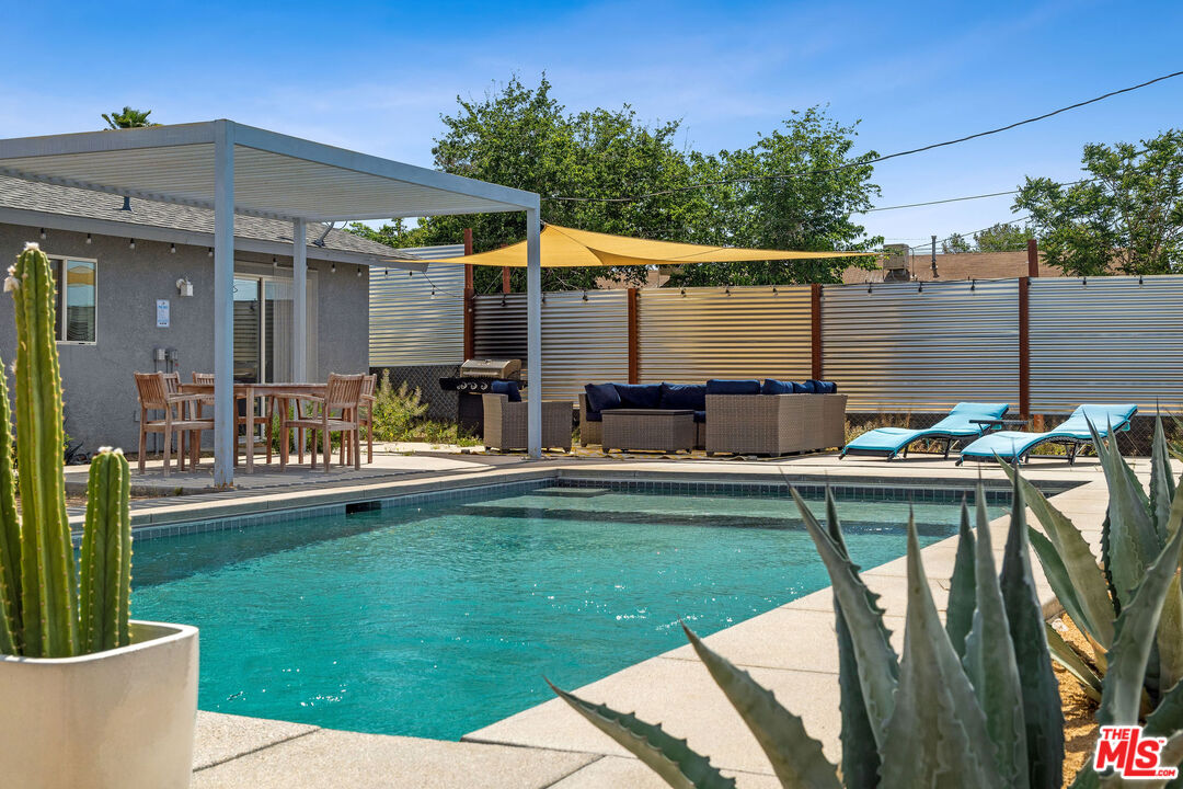 61602 La Jolla Dr