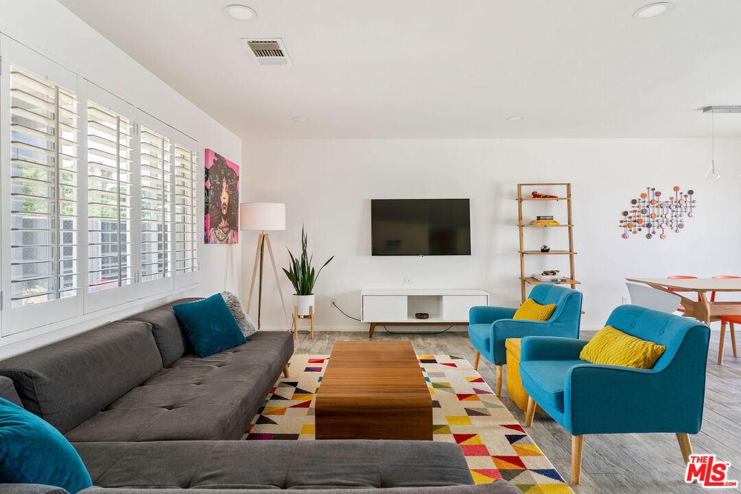 61602 La Jolla Dr