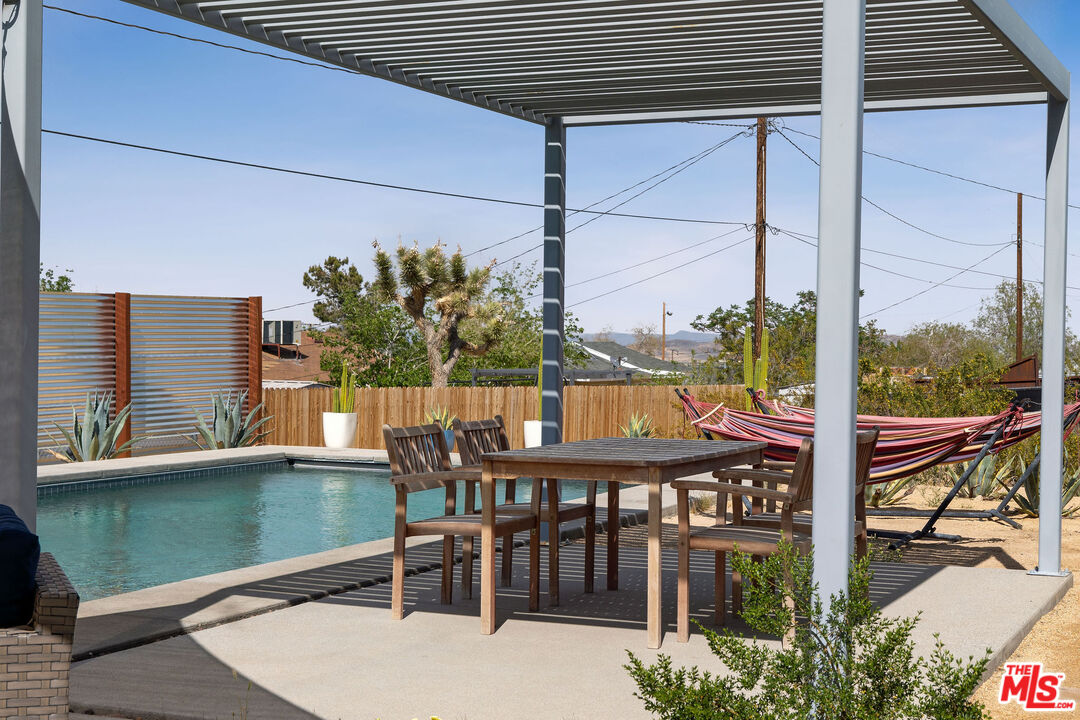61602 La Jolla Dr