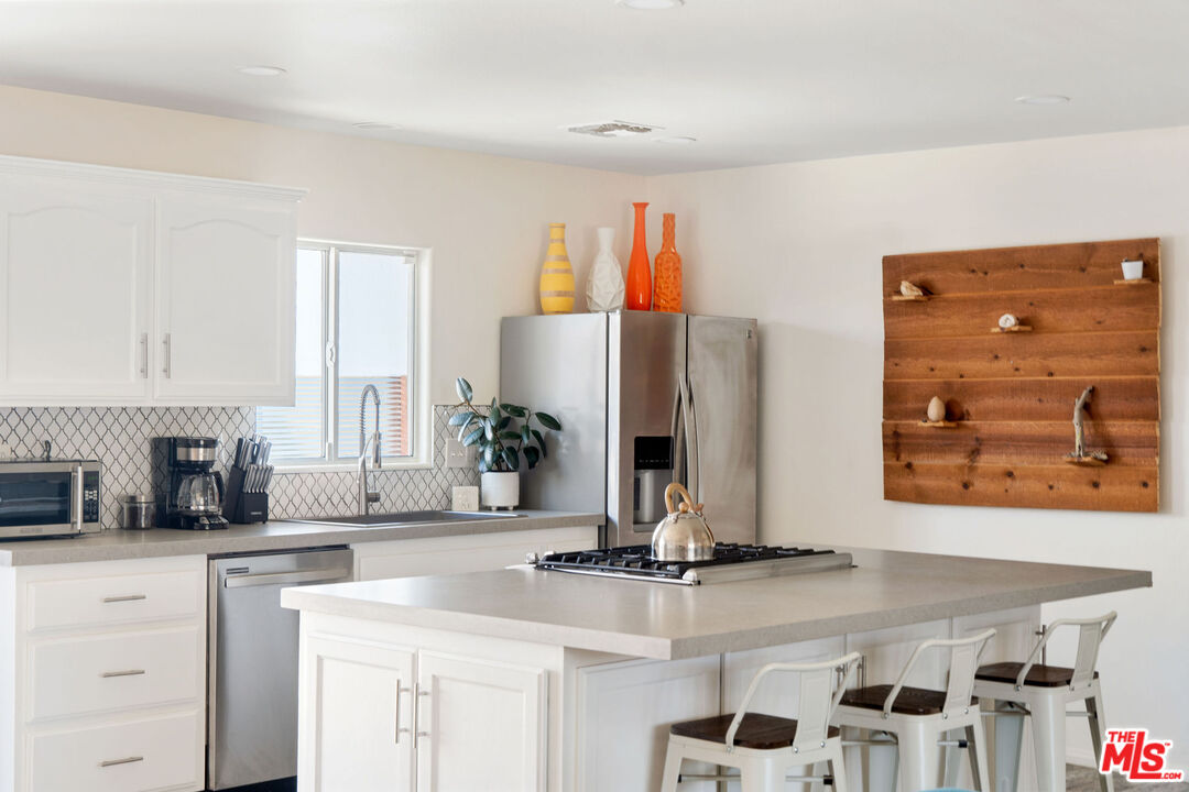 61602 La Jolla Dr