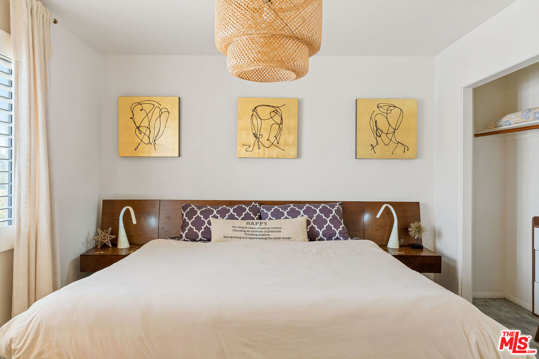 61602 La Jolla Dr