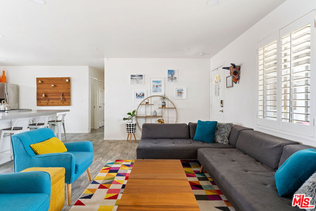 61602 La Jolla Dr