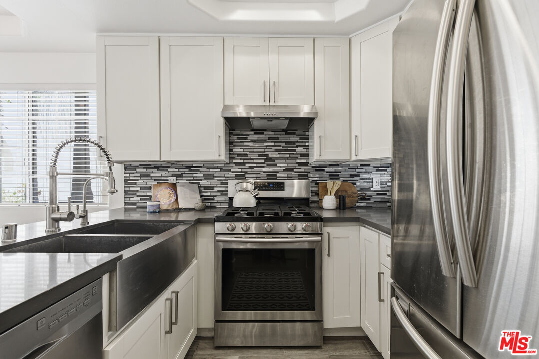 11110 Camarillo St Unit: 122