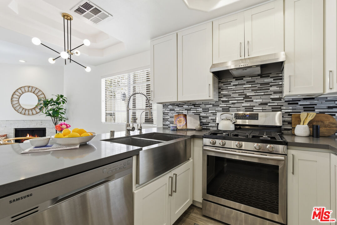 11110 Camarillo St Unit: 122