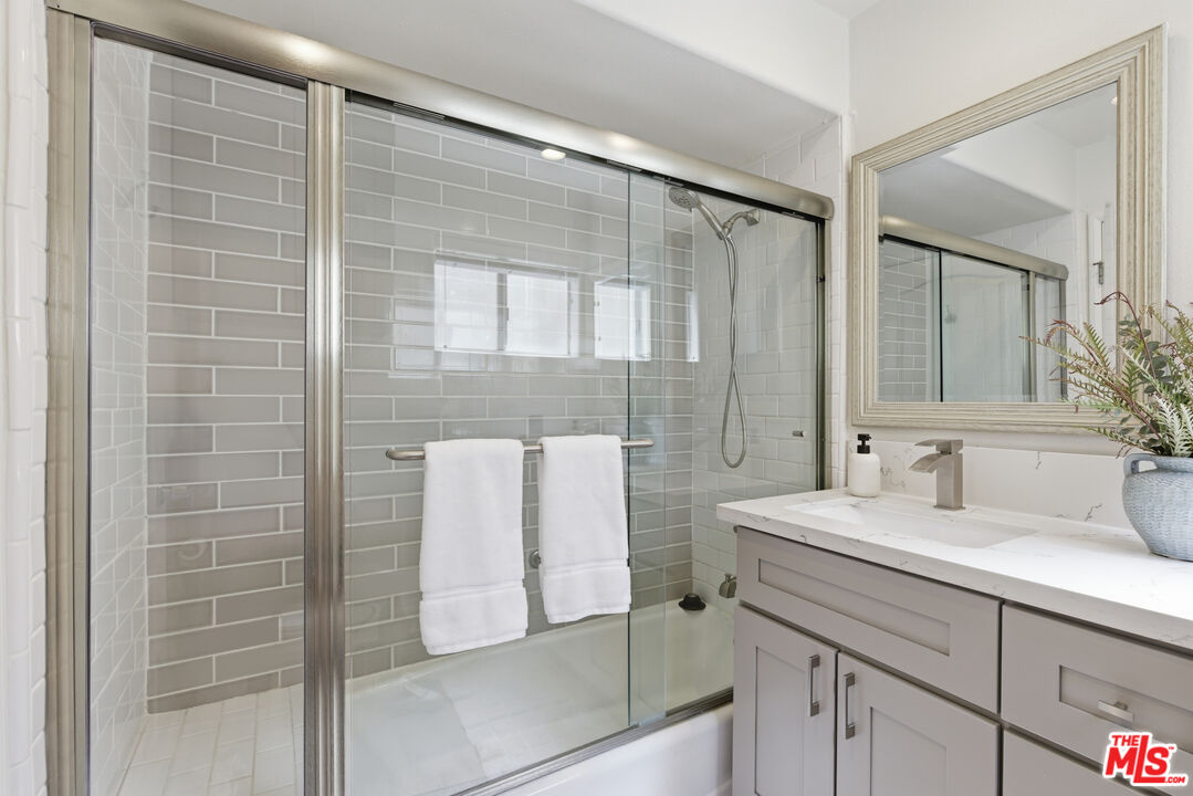 11110 Camarillo St Unit: 122