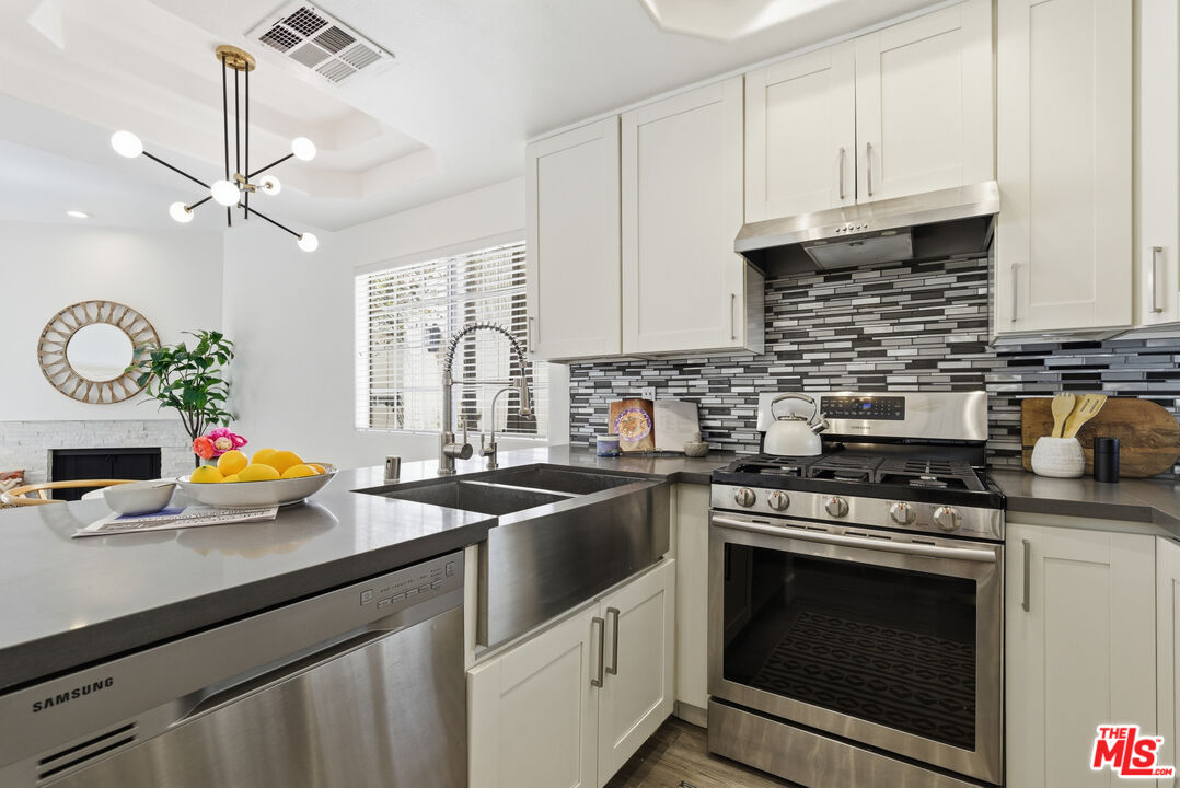 11110 Camarillo St Unit: 122