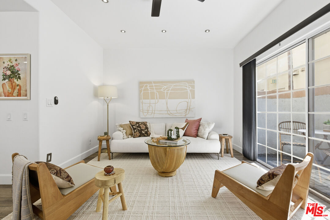 11110 Camarillo St Unit: 122