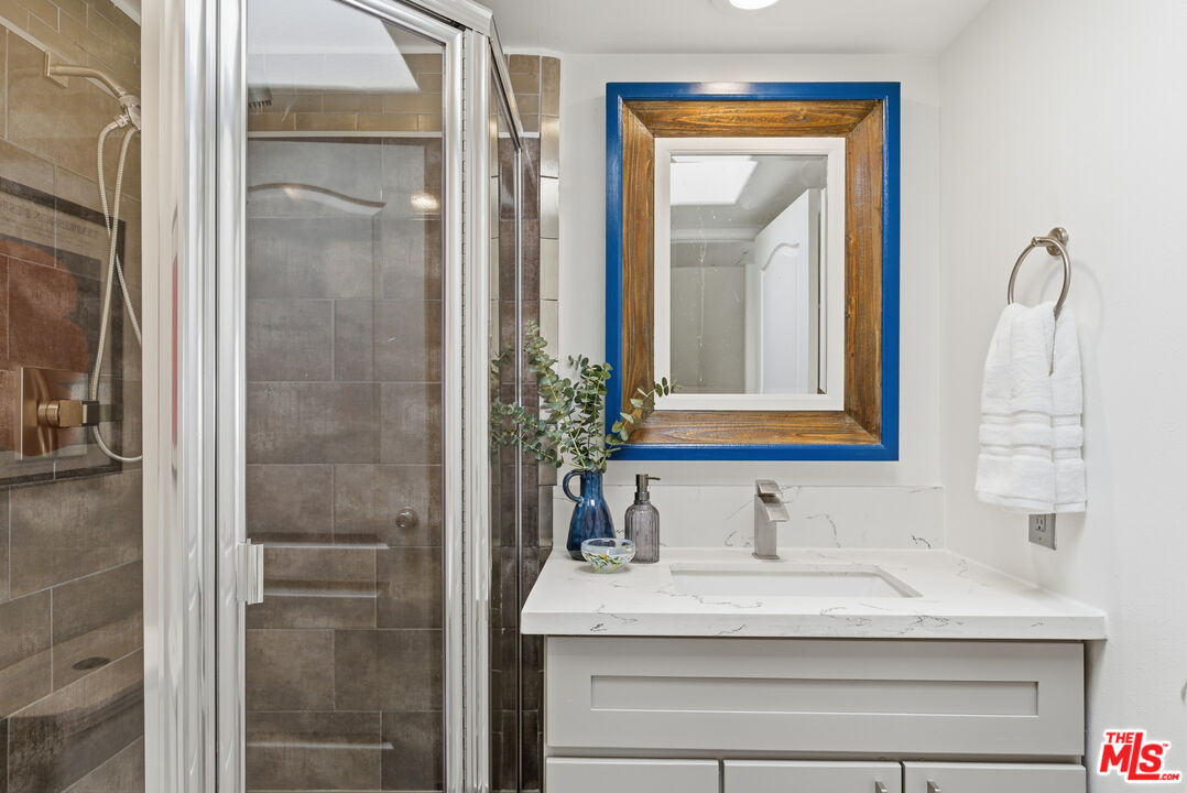 11110 Camarillo St Unit: 122