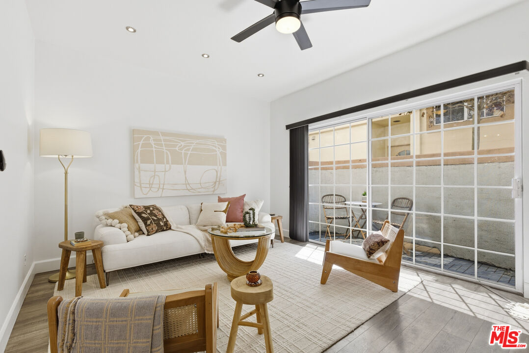 11110 Camarillo St Unit: 122