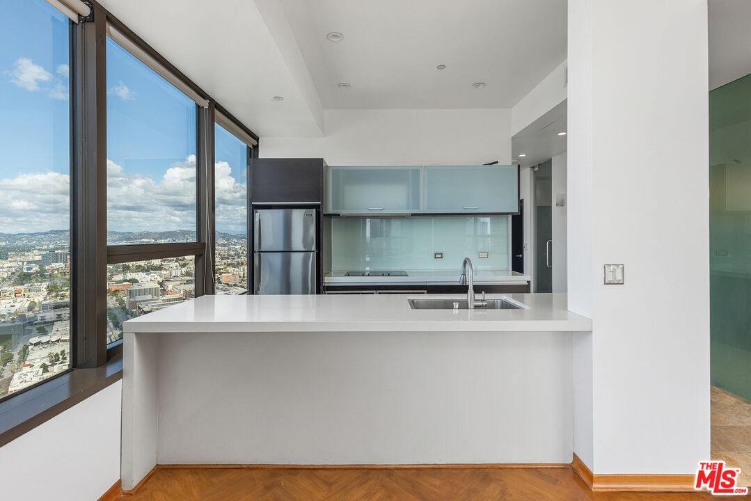 1100 Wilshire Blvd Unit: 2911