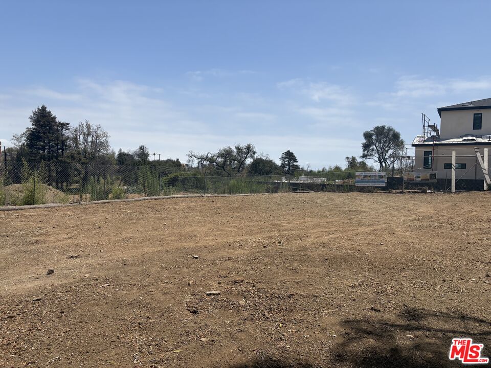 16464 W Sunset Blvd