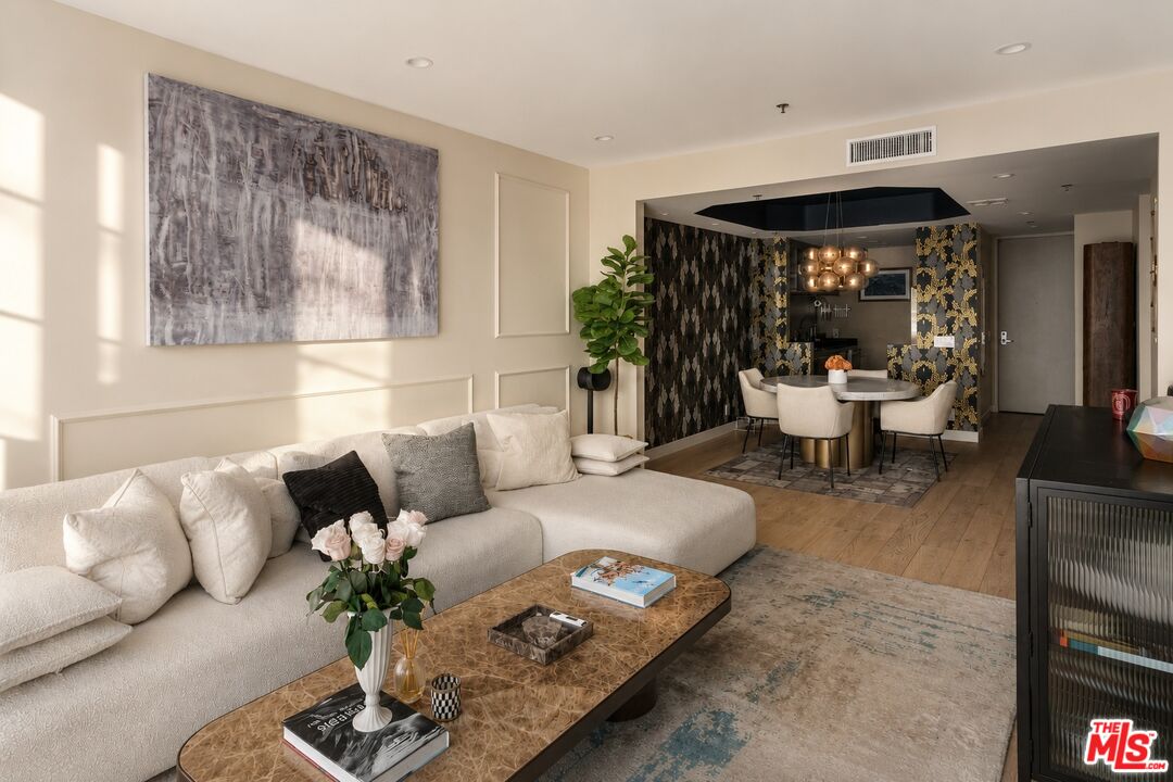 585 N Rossmore Ave Unit: 407