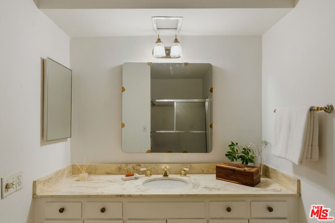 6251 Coldwater Canyon Ave Unit: 205