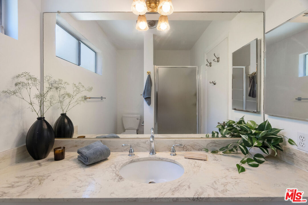 6251 Coldwater Canyon Ave Unit: 205