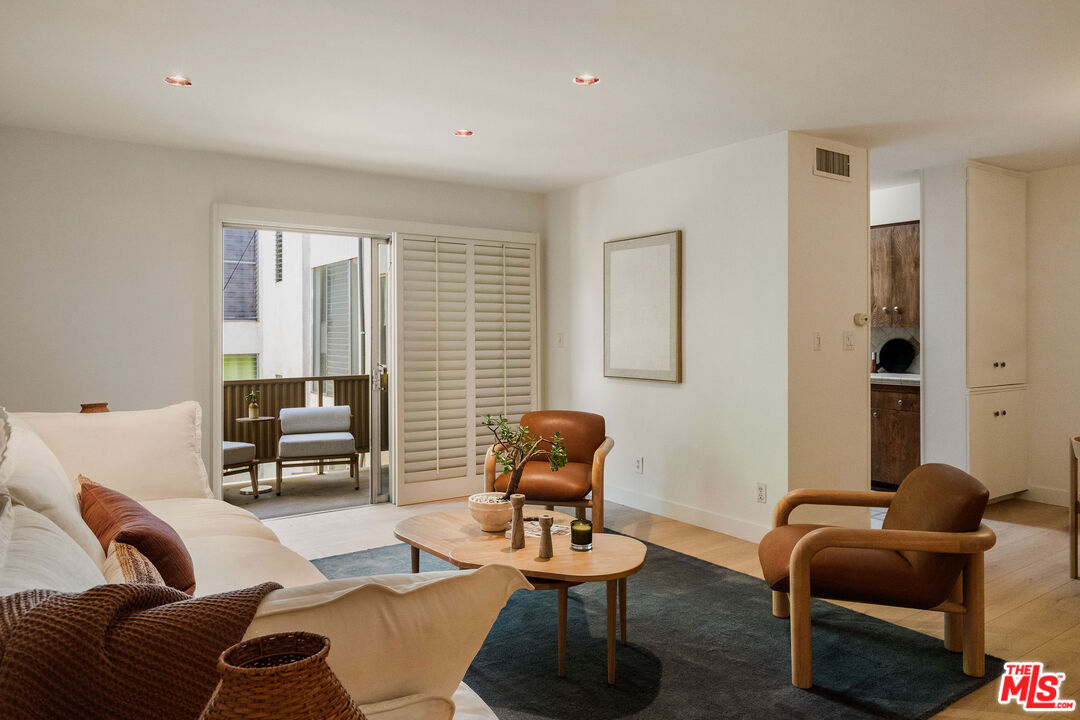 6251 Coldwater Canyon Ave Unit: 205